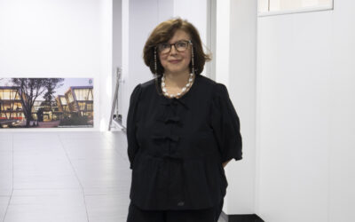 Antonieta Contreras da la ponencia «No todo es trauma: Cómo la cultura del trauma ha diluido el concepto y cómo volver a entenderlo»
